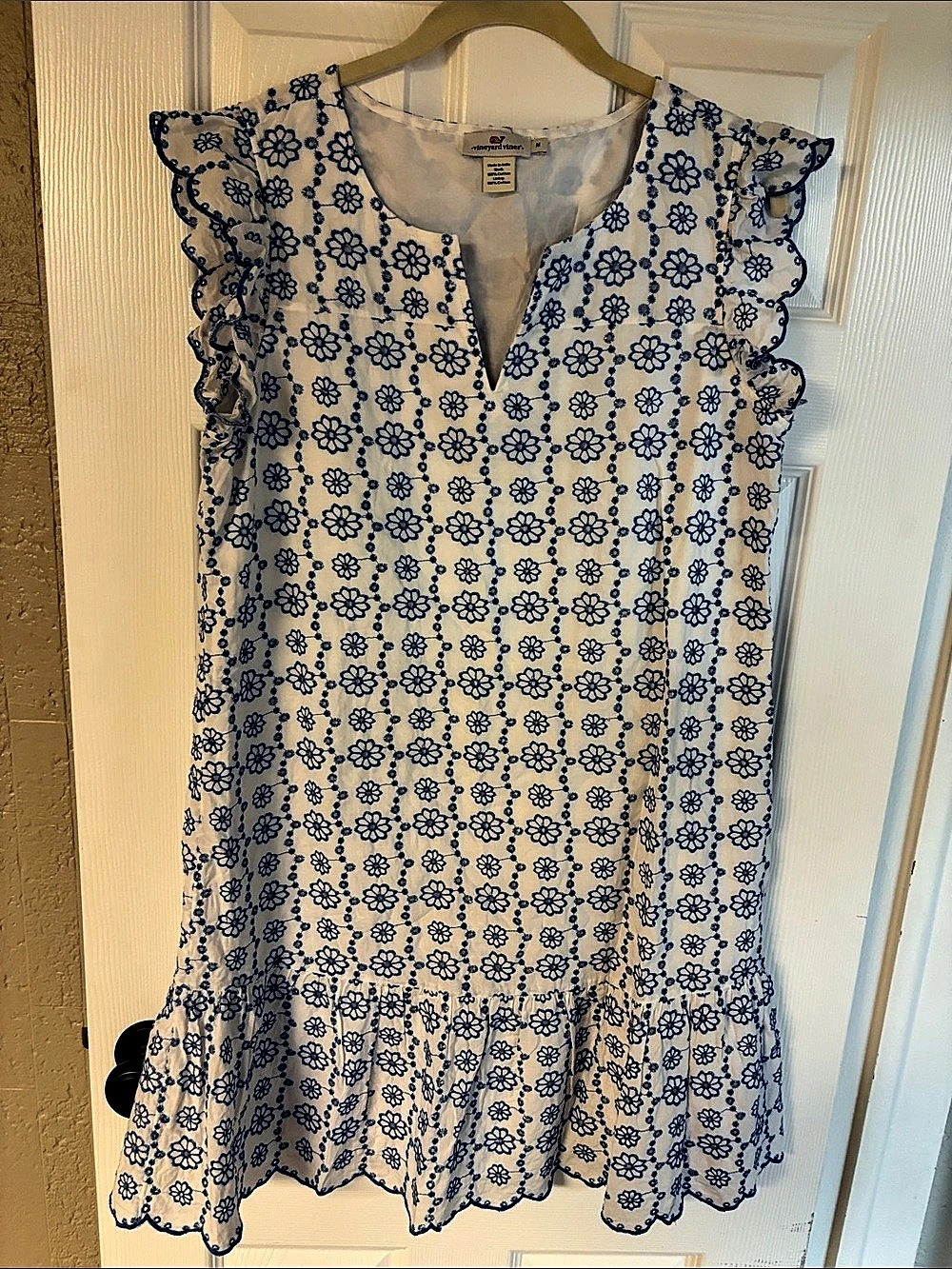 vineyard vines Floral Ruffle Blouse in Blue & White Size Medium